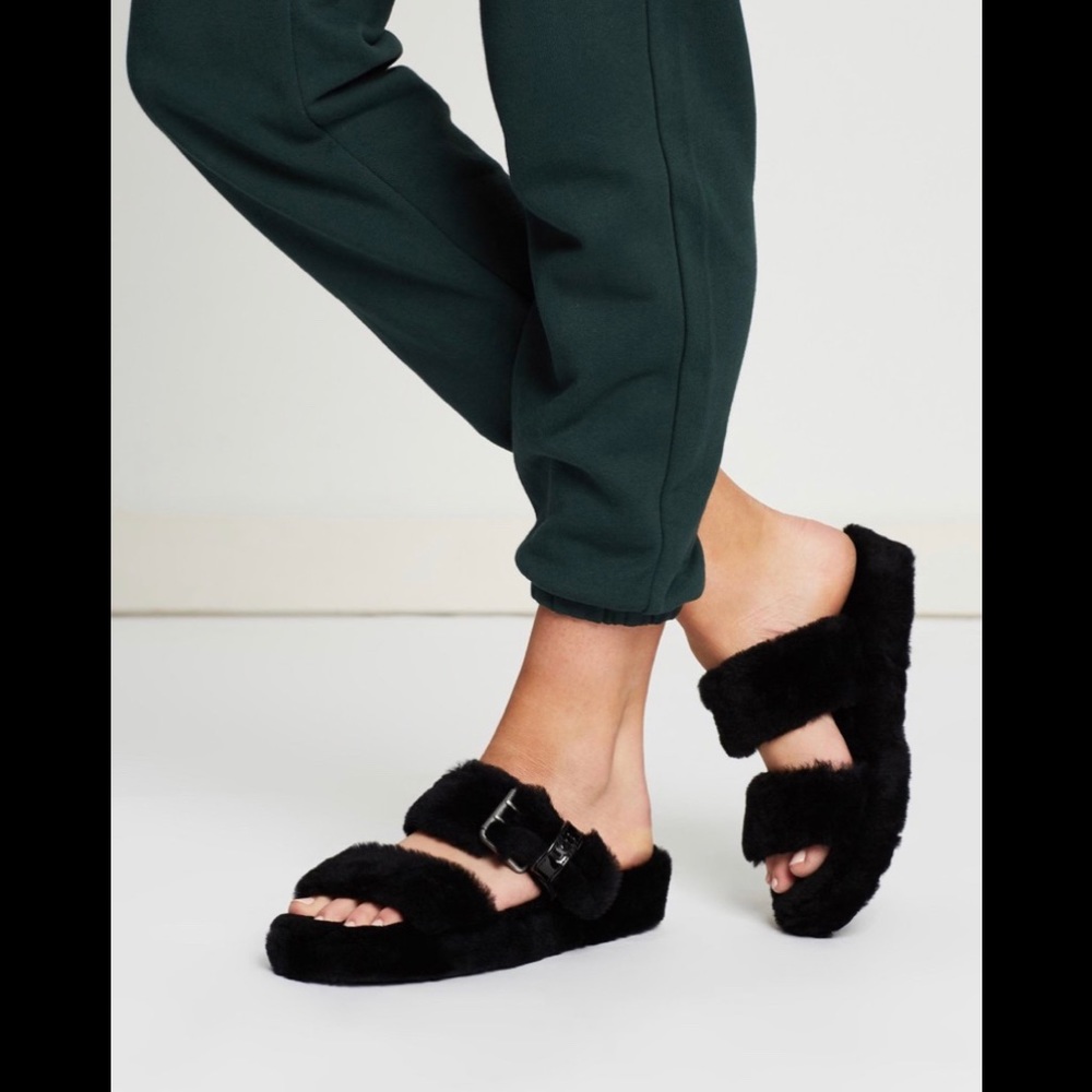 NWOB UGG Black Fuzz Yeah Slides Size 8